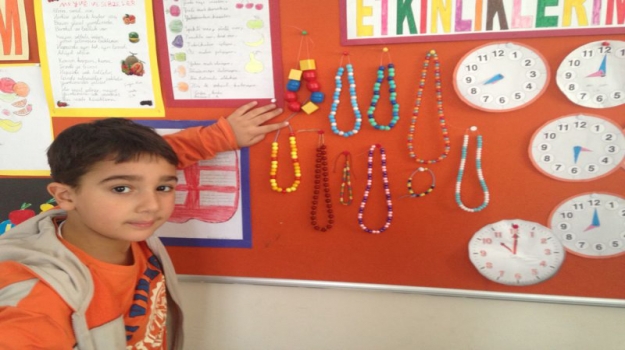 "Örüntü ve Süslemelerle" Renkli Takılar