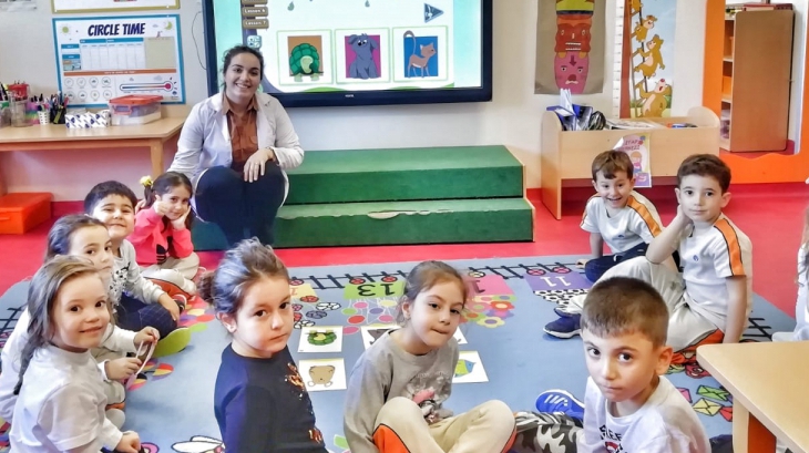 Özel Çekmeköy Okyanus Okul Öncesi Gökkuşağı Grubu İngilizce Dersinde