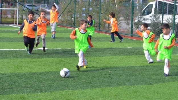 Özel Konyaaltı Okyanus Koleji Futbol Müsabakaları Devam Ediyor