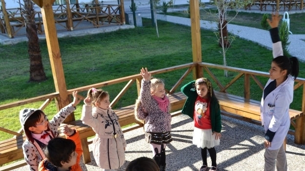 Özel Konyaaltı Okyanus Koleji Okul Öncesi Yıldızlar ve Güneş Grupları İngilizce Dersinde