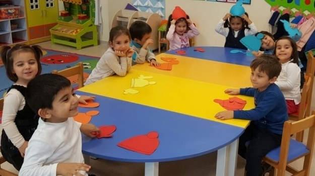 Sancaktepe Okyanus Okul Öncesi Balıklar Grubu Öğrencileri Sanat Etkinliği Dersinde
