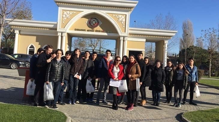 Tıp Kariyer Kulübü Lise Öğrencileri Anatomi Dersinde