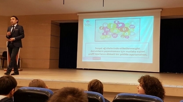 Ataşehir Okyanusta 'Teknoloji ve Sosyal Medya Nasıl Kullanılmalı' Semineri