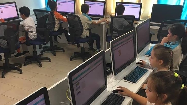 1. Sınıf Öğrencileri Bilişim Teknolojileri Dersinde