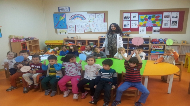 Avcılar Okyanus Okul Öncesi Denizyıldızları Renkleri Öğreniyor