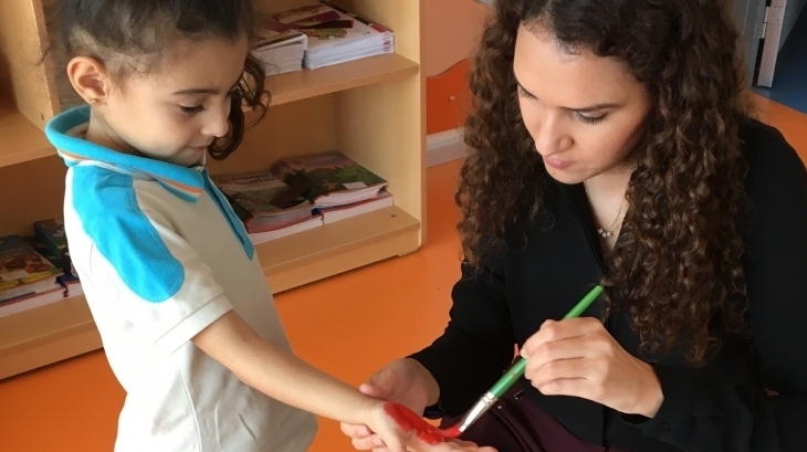 İnciler Sınıfı “ Atam, İzindeyiz “ Etkinliği Yapıyor