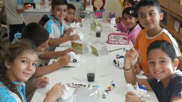 Antalya Okyanus Koleji  2-C Sınıfı Kumbaralarını Boyadı