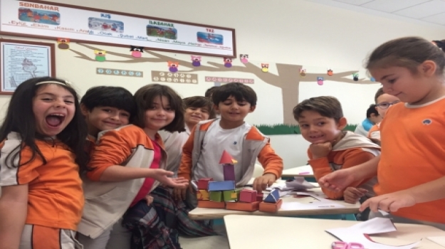 Ataşehir Okyanus 2-D Sınıfı Matematik Dersinde Yaratıcılığını Kullandı