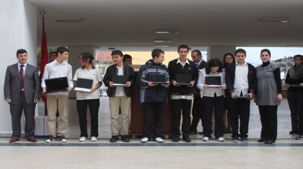 Avcılar Fen Lisesi Öğrencilerine Sevgi Hediyeleri