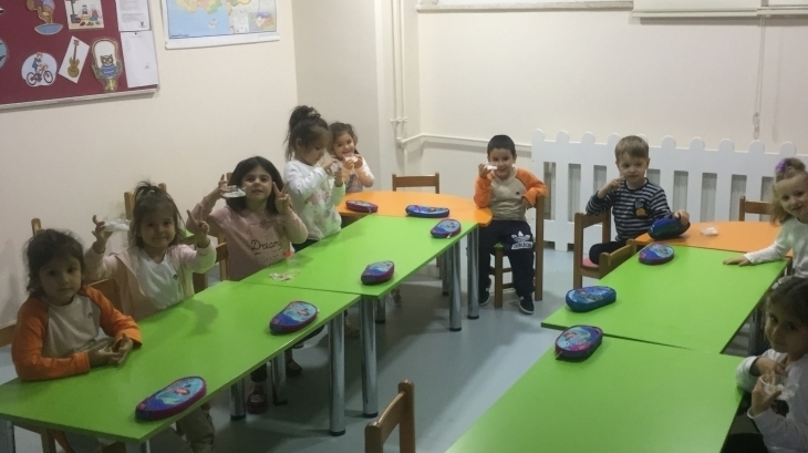 Avcılar İnciler Grubu Öğrencileri Fasulye Deneyi Yapıyor