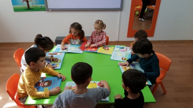 Bahçelievler Okyanus Anaokulu Balıklar Grubu İngilizceyi Eğlenerek Öğreniyor