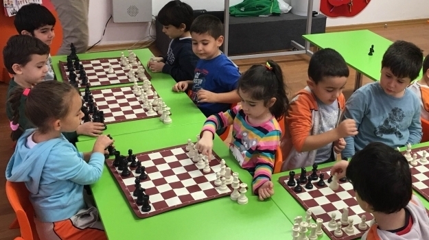 Bahçelievler Okyanus Okul Öncesi Rüzgar Grubu Satranç Dersinde