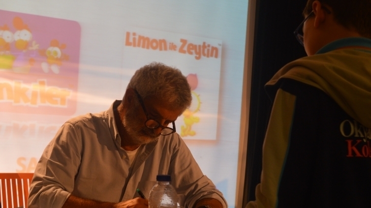 Bahçelievler Okyanus Ortaokulu’nda Salih Memecan Söyleşi ve İmza Günü Etkinliği