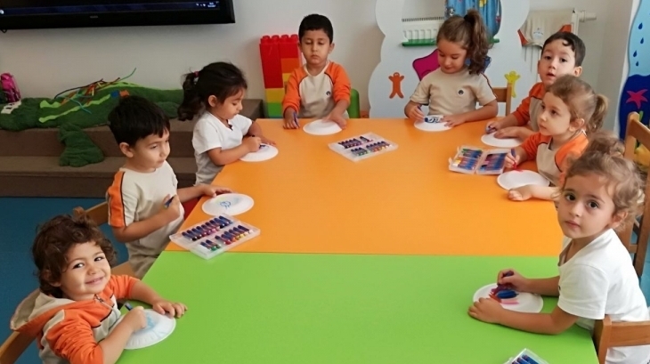 Beykent Okyanus Koleji Çiçekler Grubu Sanat Etkinliği  Zamanında;