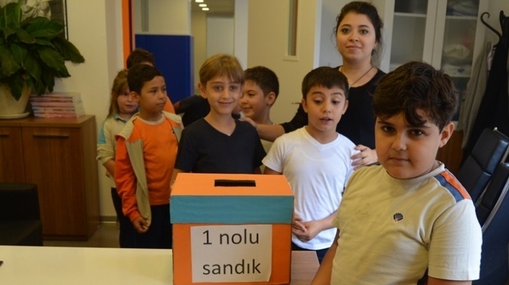 Öğrenciler Okul Başkanını Seçiyor