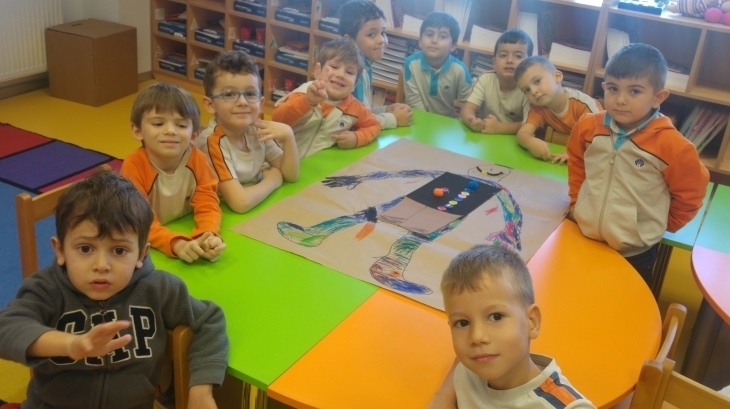 Beykent Okyanus Koleji Okul Öncesi Gökkuşağı Grubu Sanat Etkinliği Dersinde