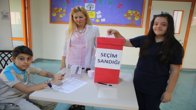 Beylikdüzü Okyanus Koleji’nde Seçim Heyecanı