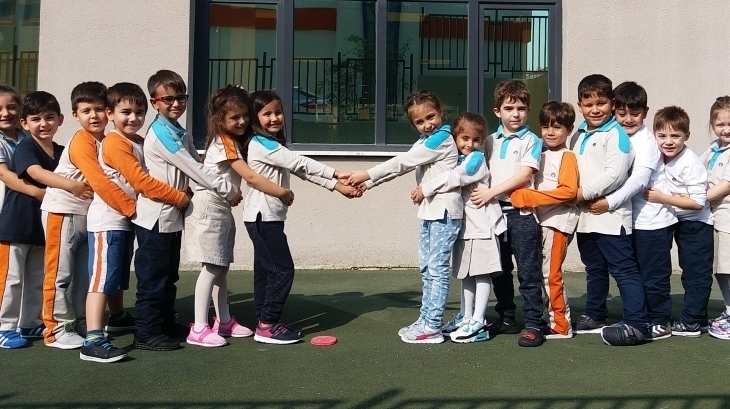 Bornova Kolejleri Okul Öncesi Grubu Öğrencileri Serbest Oyun Etkinliğinde Kendilerini İfade Edebilmenin En Anlamlı Yolunu Eğlenerek Öğreniyor