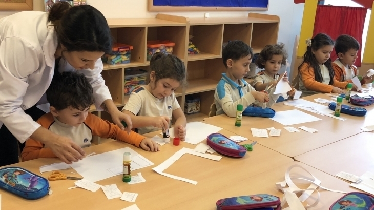 Bornova Okyanus Koleji Gezegenler Grubu Öğrencileri Bilingual Dersinde