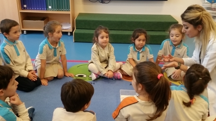 Bornova Okyanus Koleji Okul Öncesi Balıklar Sınıf Öğrencileri 'Kipkirli' İsimli Deneyi Gerçekleştirdi