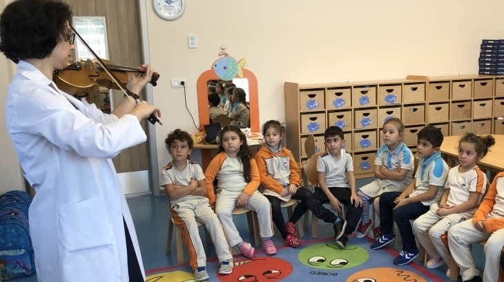 Bulutlar ve Gezegenler Grubu Öğrencileri Müzik Dersinde