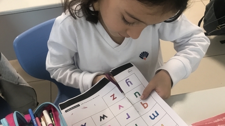Eryaman Okyanus Koleji İlkokul Kademesi 2. Sınıf Öğrencileri “Letters Card Game” Etkinliğinde