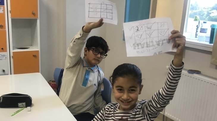 Eryaman Okyanus Koleji İlkokul Kademesi 3. Sınıf Öğrencileri Main Course Dersinde “Bingo” Oynuyor