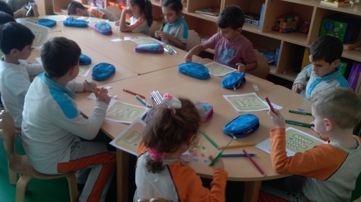 Eryaman Okyanus Koleji Okul Öncesi Bölümü Ay Grubu Öğrencileri Kodlama Dersinde