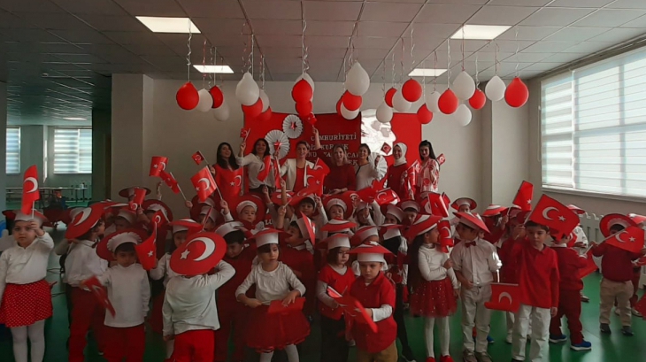 Eryaman Okyanus Koleji Okul Öncesi Kademesi 29 Ekim Cumhuriyet Bayramının 96. Yılını Coşku ve Heyecan ile Kutladı