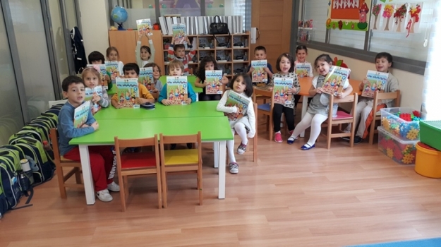 Fatih Okyanus Anaokulu Yıldızlar Sınıfı İnsanların Büyüme Aşamalarını Öğreniyor