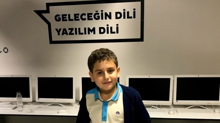 Fatih Okyanus Koleji Ortaokul Öğrencileri Vex Robotik Kulüp Dersi ile Robotik Kodlama Öğreniyor.