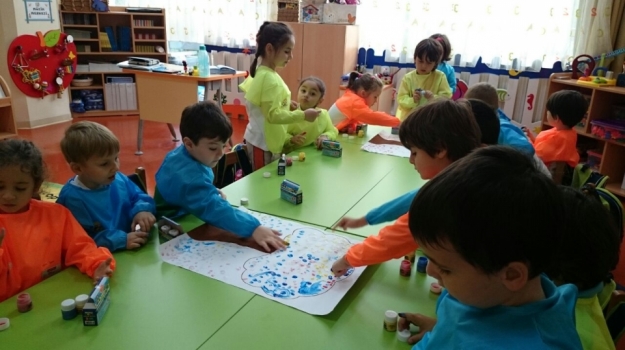 Güneşli Okyanus Okul Öncesi Yıldızlar Grubu Sonbahar Ağacı Yapıyor