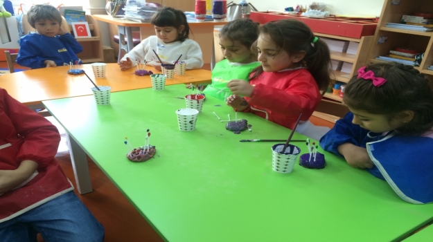 Güneşli Okyanus Koleji Gezegenler Sınıfı Sanat Etkinliğinde