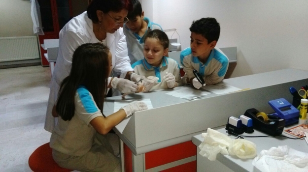 Güneşli Okyanus'ta Öğrenciler Vücudumuzun Sırlarını Çözüyor