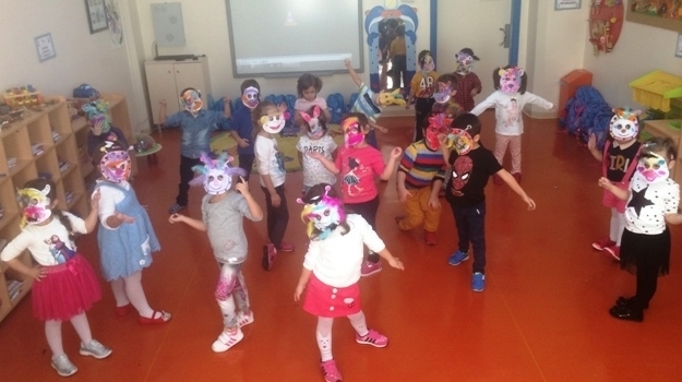 Güneşli Okyanus Koleji Okul Öncesi B Grubu Öğrencileri Maske Etkinliği Yapıyor.
