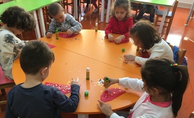 Güneşli Okyanus Koleji Okul Öncesi Balıklar Grubu Sanat Etkinliği Dersinde