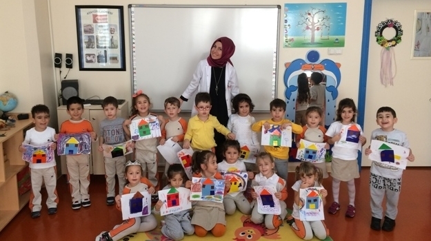 Güneşli Okyanus Koleji Okul Öncesi Balıklar Sınıfı Bilingual Dersinde