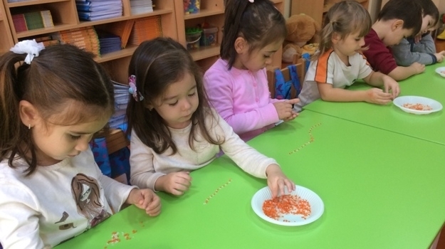 Güneşli Okyanus Koleji Okul Öncesi Balıklar Sınıfı Dikkat Çalışmasında