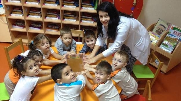 Güneşli Okyanus Koleji Okul Öncesi Çiçekler Sınıfı Mikrop Deneyi Yapıyor