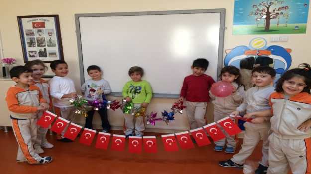 Güneşli Okyanus Koleji Okul Öncesi Gezegenler Grubu Sınıflarını Süslüyor