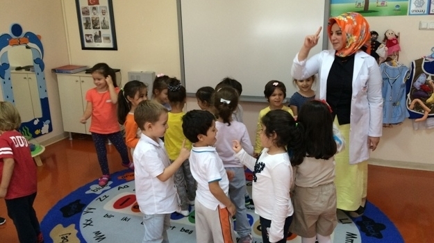 Güneşli Okyanus Koleji Okul Öncesi Gökkuşağı Grubu Oyun Etkinliğinde