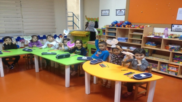 Güneşli Okyanus Koleji Okul Öncesi Yunuslar Grubu Sanat Etkinliği Yapıyor