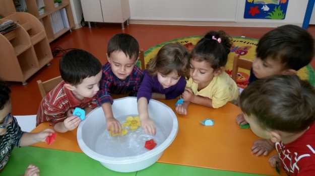Güneşli Okyanus Okul Öncesi Rüzgar Sınıfı’ndan Çiçek Açma Deneyi