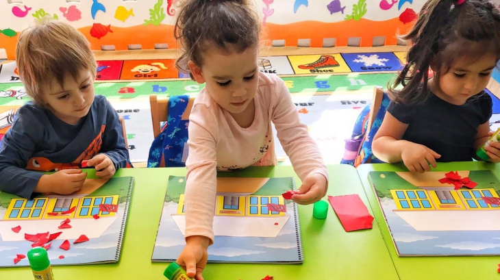 Halkalı Okul Öncesi Çiçekler Grubu Okuma Yazmaya Hazırlık Dersinde