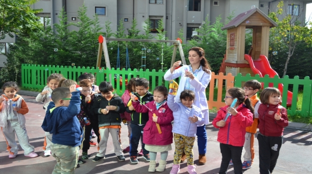 Halkalı Okyanus Koleji Okul Öncesi A Grubu Öğrencileri Sihirli Baloncuk Etkinliği İle Keyifli Dakikalar Yaşadılar.