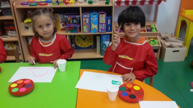 Halkalı Okyanus Koleji Okul Öncesi Gökkuşağı Grubu Öğrencileri Sanat Dersinde