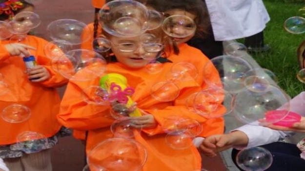 Halkalı Okyanus Koleji Okul Öncesi Miniklerinden Sihirli Baloncuk Eğlencesi