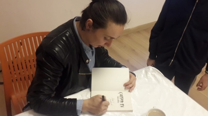 İncek Okyanus Ortaokulu Yazar ve Gazeteci Burcu Aktaş’ı Ağarladı