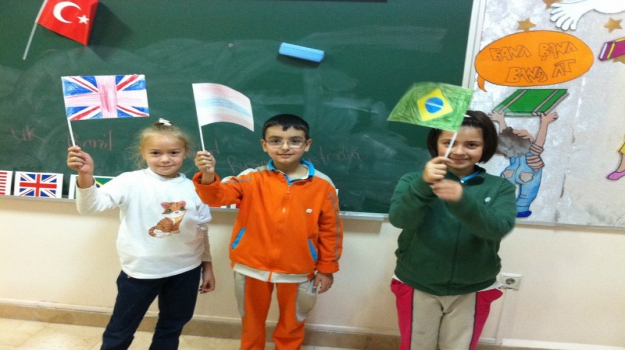 İngilizce Dersi'nde "Ülkeleri Tanıyalım" Etkinliği