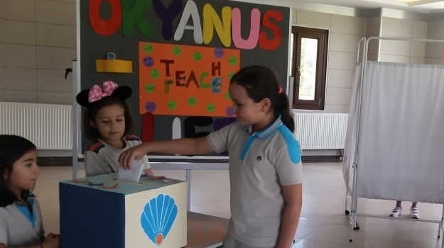Kemerburgaz Okyanus Koleji İlkokul Öğrencileri Meclis Başkanını Seçti